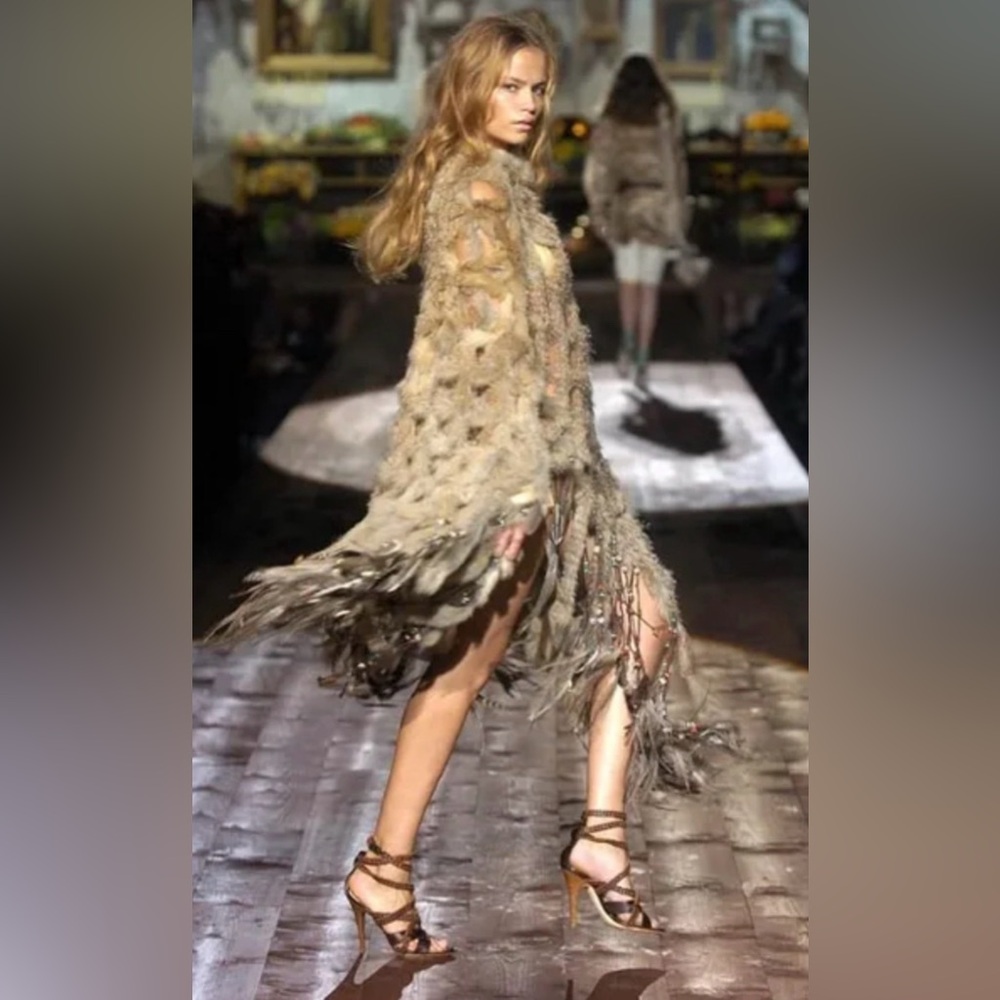 Roberto Cavalli 2005 Runway Native American Fox Fur Crystal Embellished Shawl - Picture 9 of 12